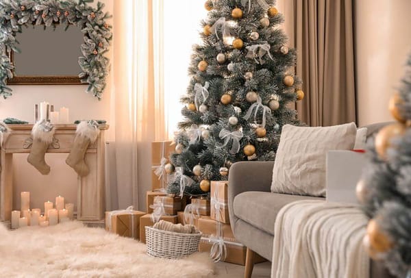 Living room with cozy Christmas decorating ideas 