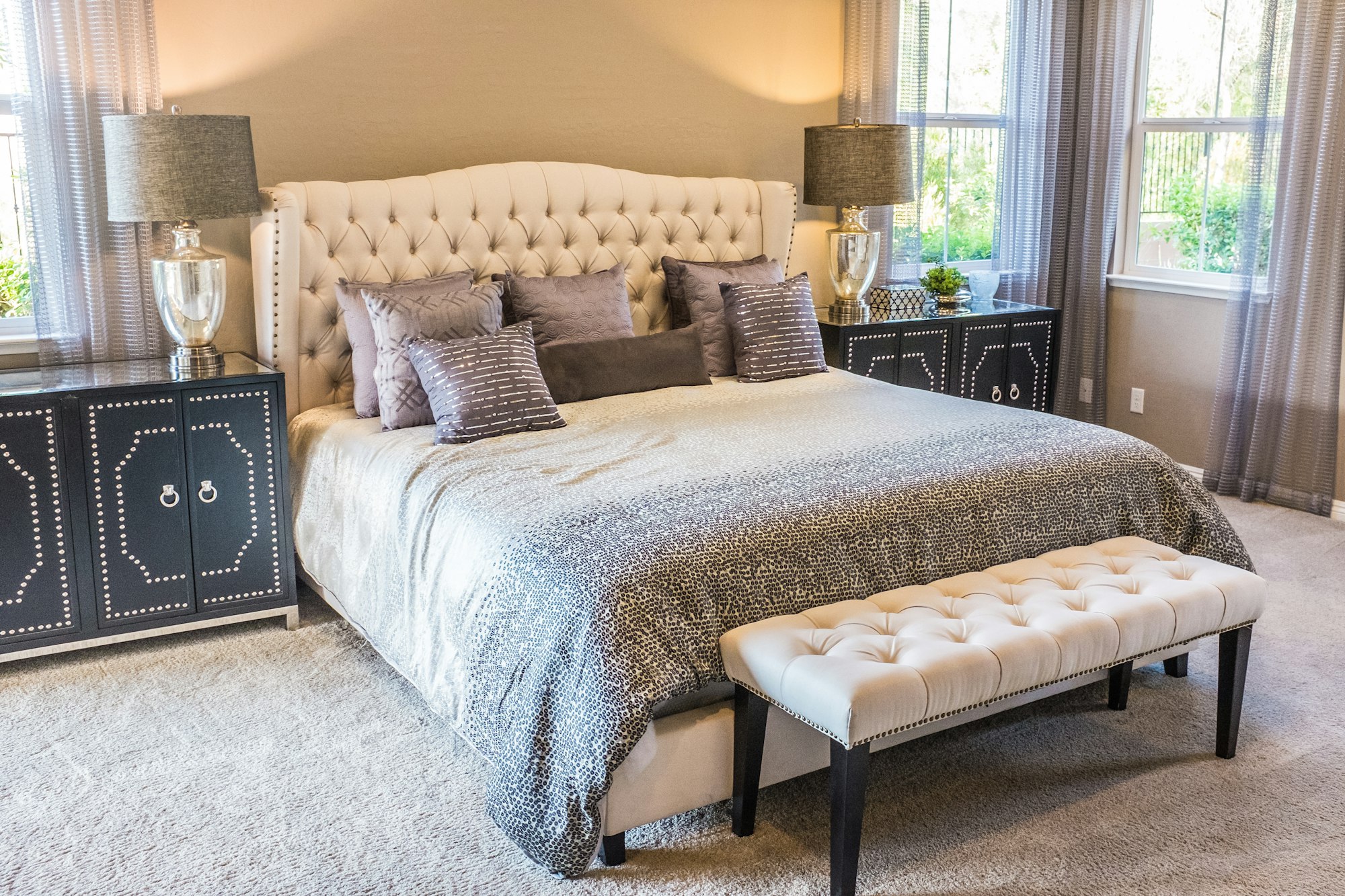 traditional style bedroom